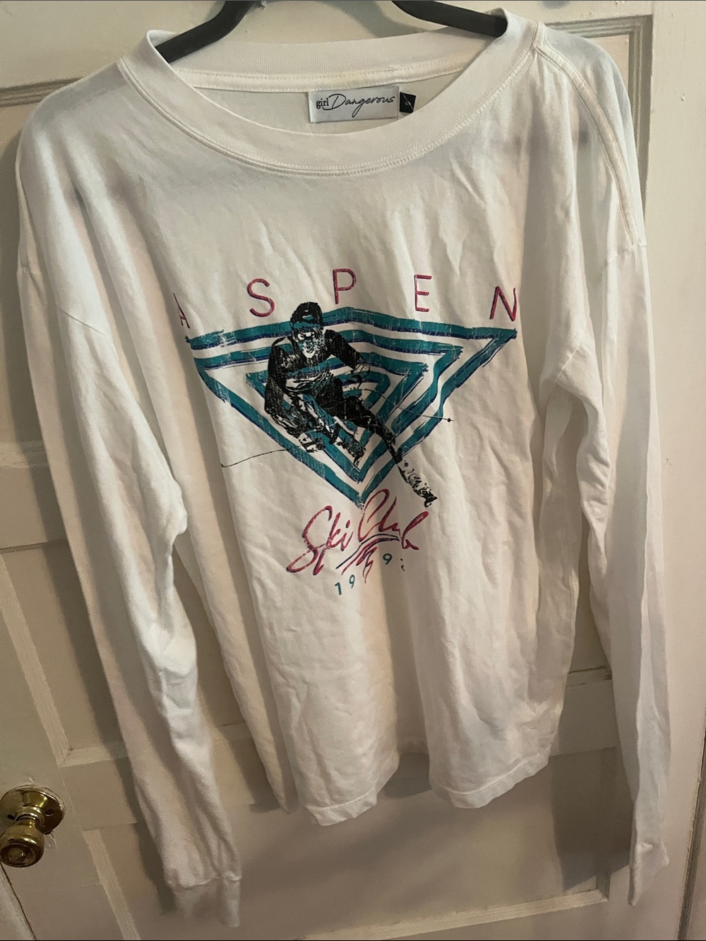 Girl dangerous Aspen Ski Club Graphic Long Sleeve Tee - White